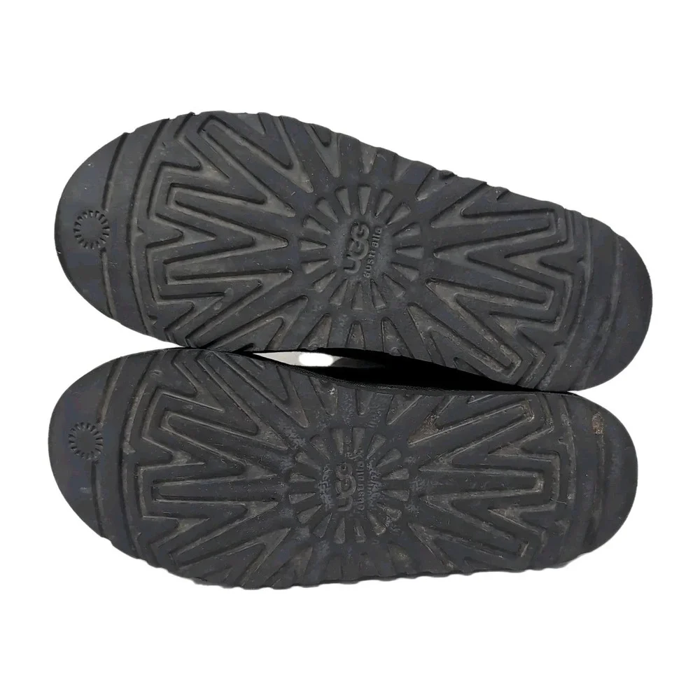UGG Australia Short 5251 Sheepskin Boots Womens Size 6 US 36 EU‎ Black Suede